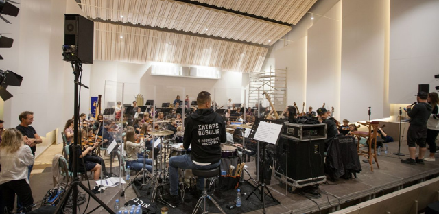 Jūrmalas Mūzikas vidusskolā notiek Latvijas Simtgades jauniešu orķestra noslēdzošie kopmēģinājumi Jūrmalas festivāla koncertiem.
